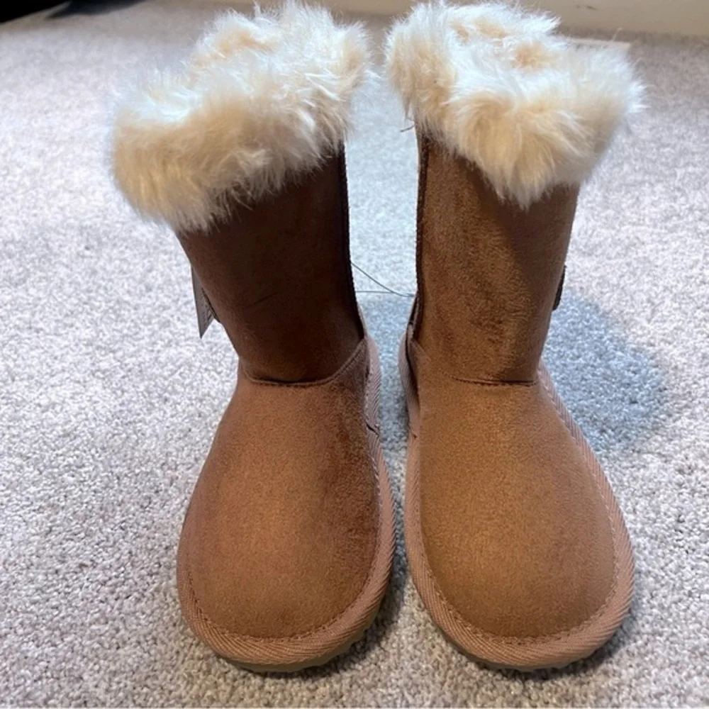 💚NWT The Children’s Place faux suede boots size 12